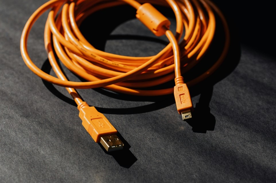 Find kabler hos JustMore her